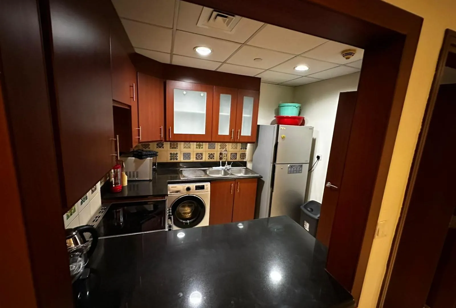 Spacious Bedroom Jbr Walk Near Tram & Beach Dubai Guest house