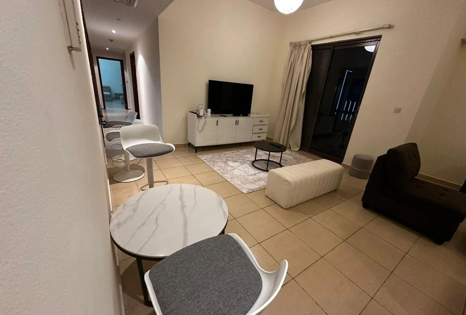 Guest house Spacious Bedroom Jbr Walk Near Tram & Beach Dubai