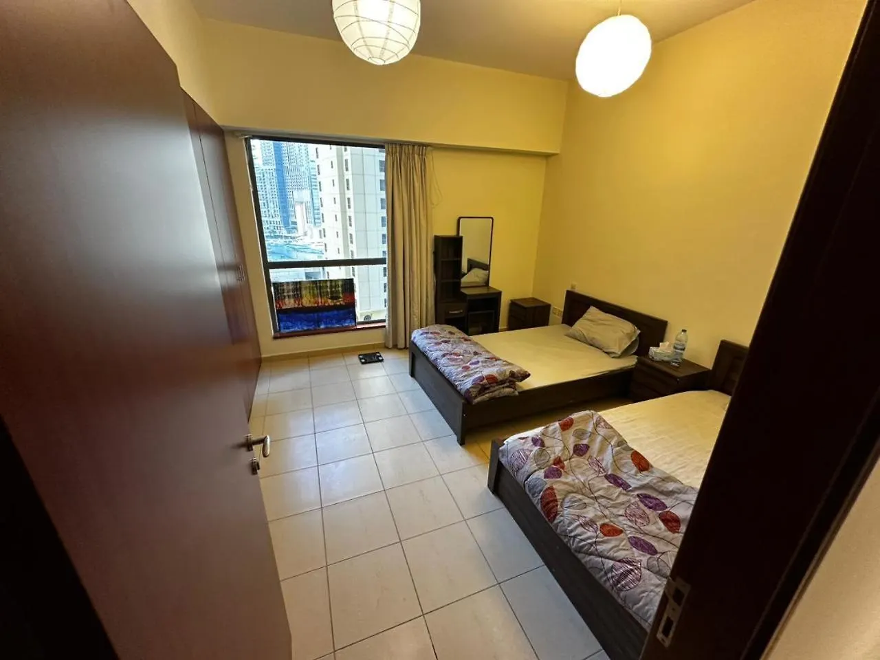 Guest house Spacious Bedroom Jbr Walk Near Tram & Beach Dubai