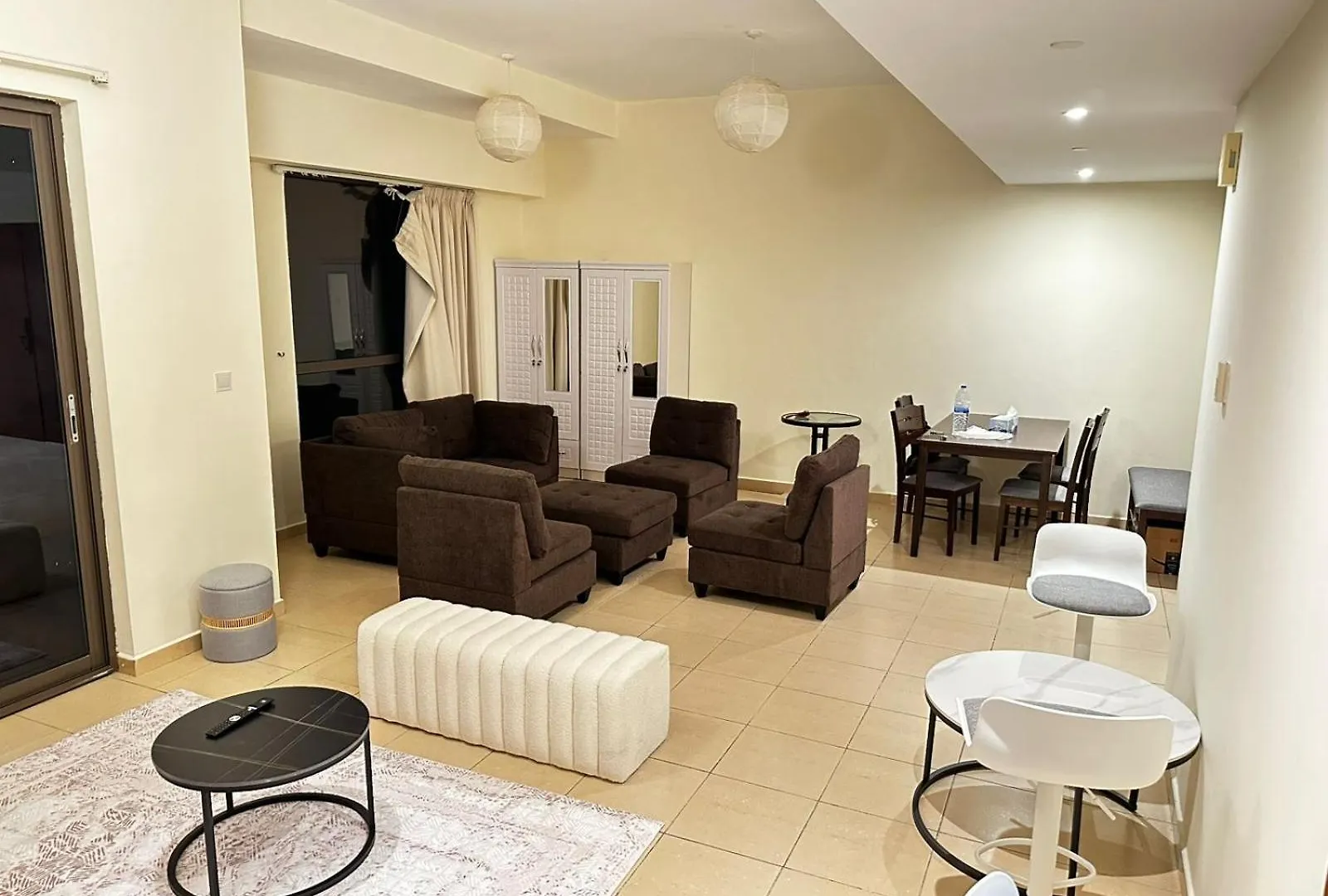 Spacious Bedroom Jbr Walk Near Tram & Beach Dubai