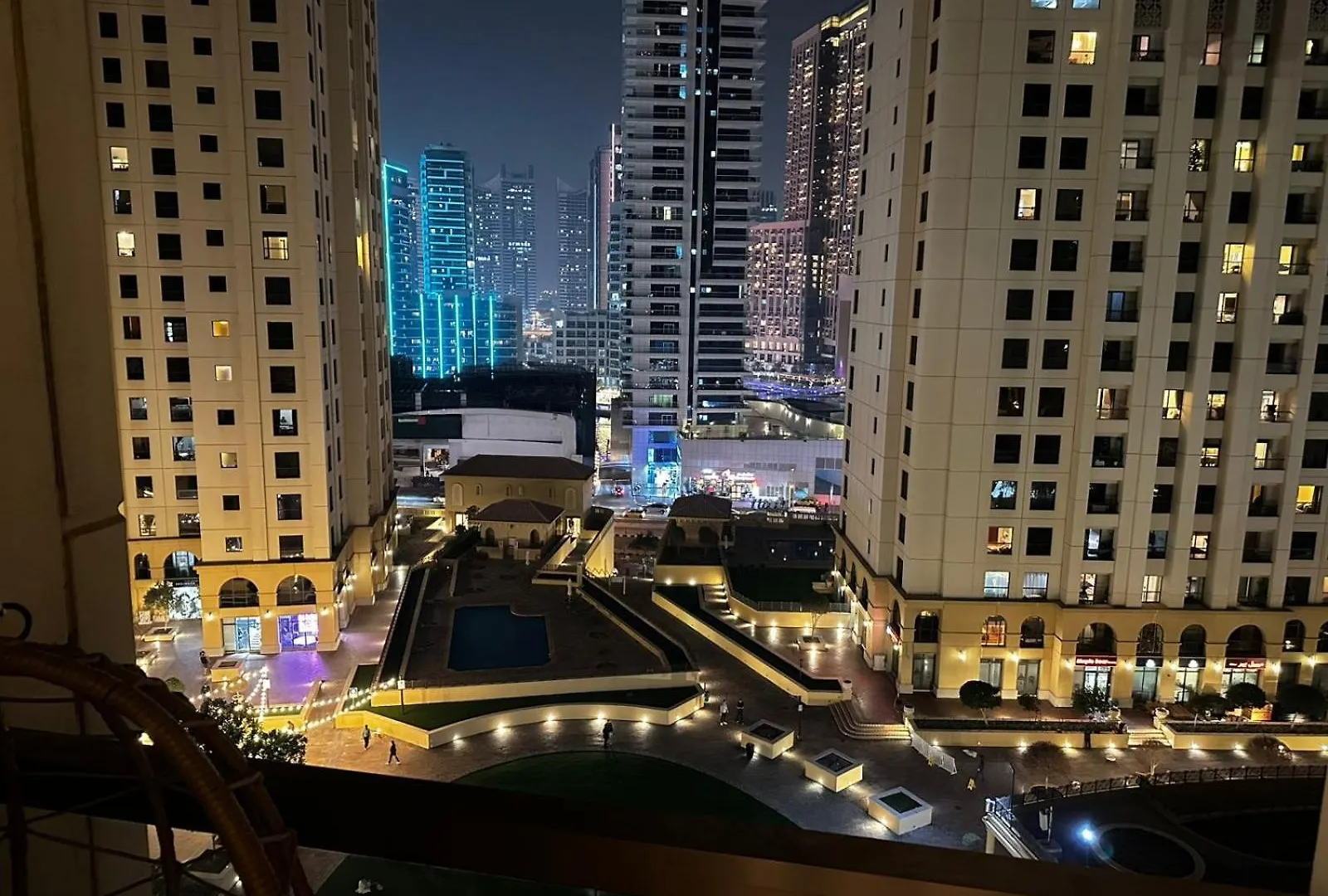 Spacious Bedroom Jbr Walk Near Tram & Beach Dubai Guest house