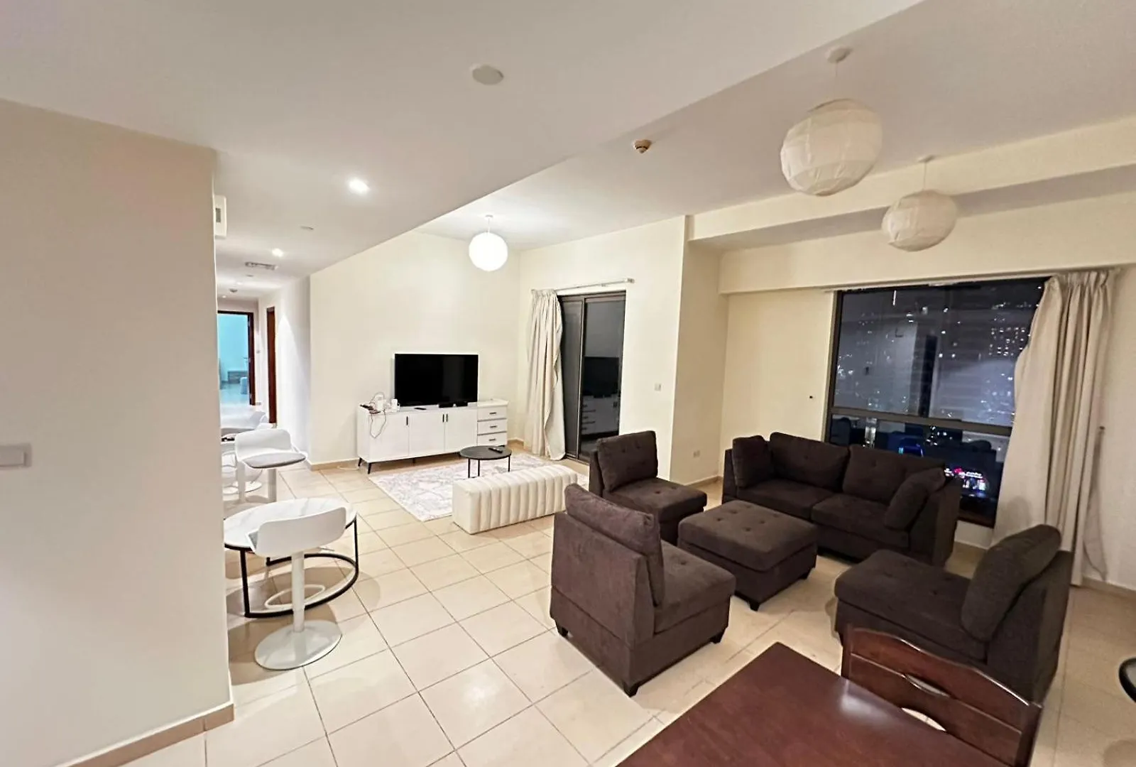 Spacious Bedroom Jbr Walk Near Tram & Beach location